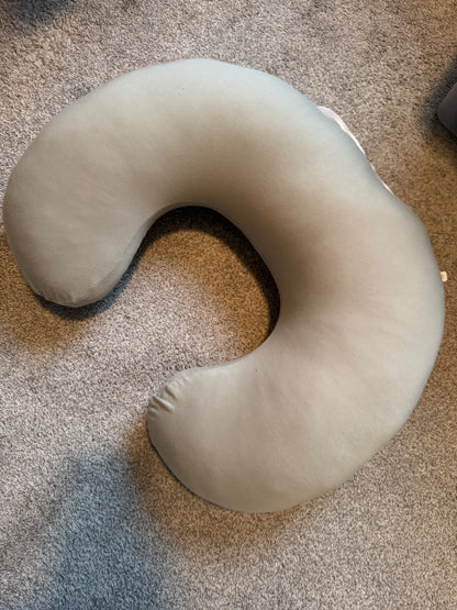 Perlimpinpin breastfeeding pillow