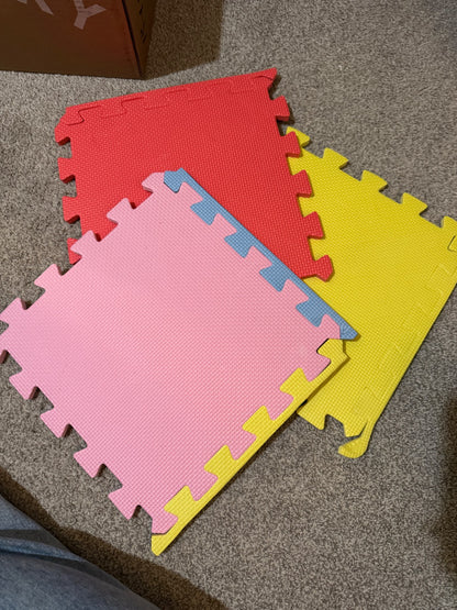 Foam floor mat puzzle pieces