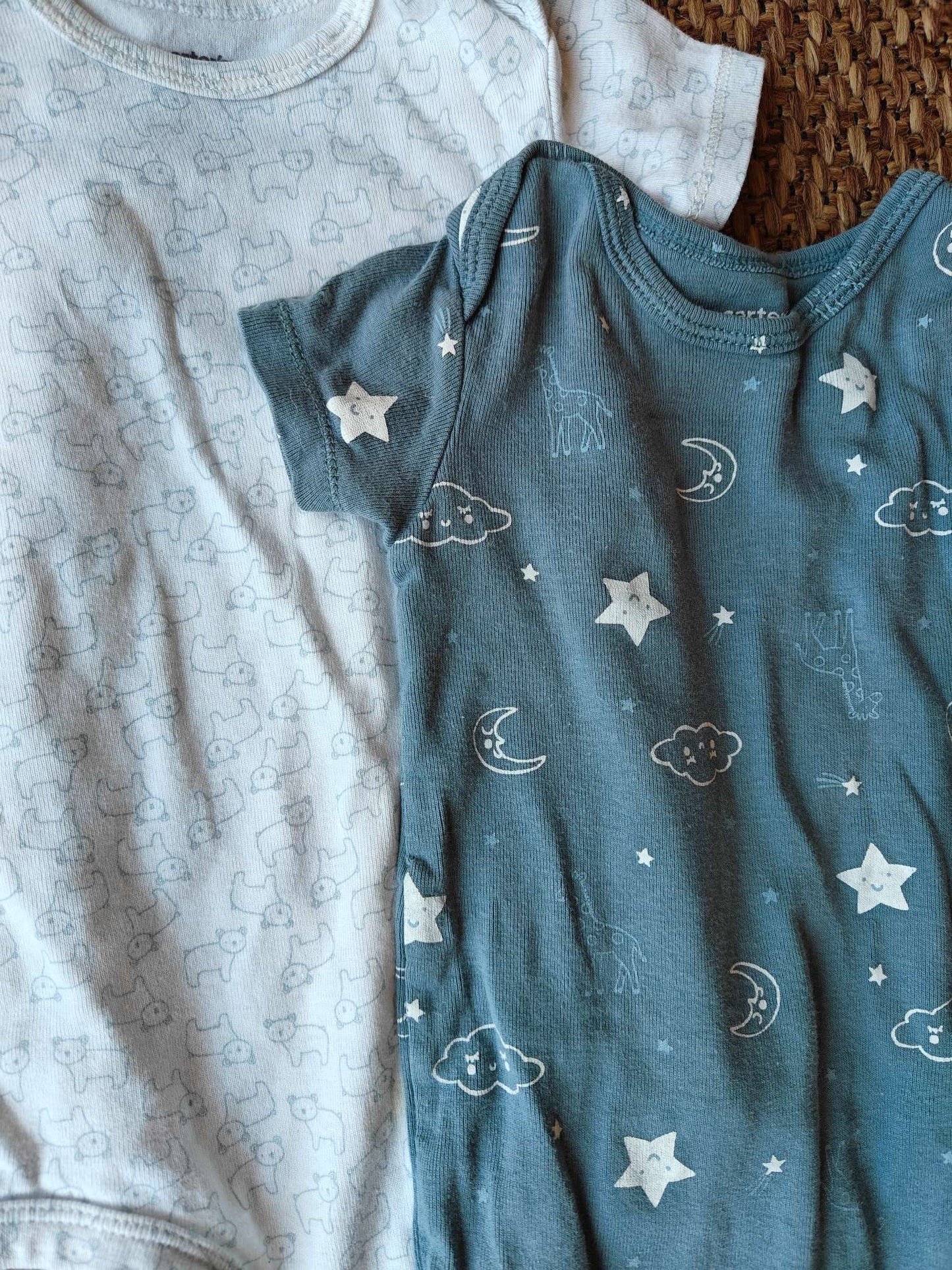 Carter's onesies, Kids 9 Month (6-9M)