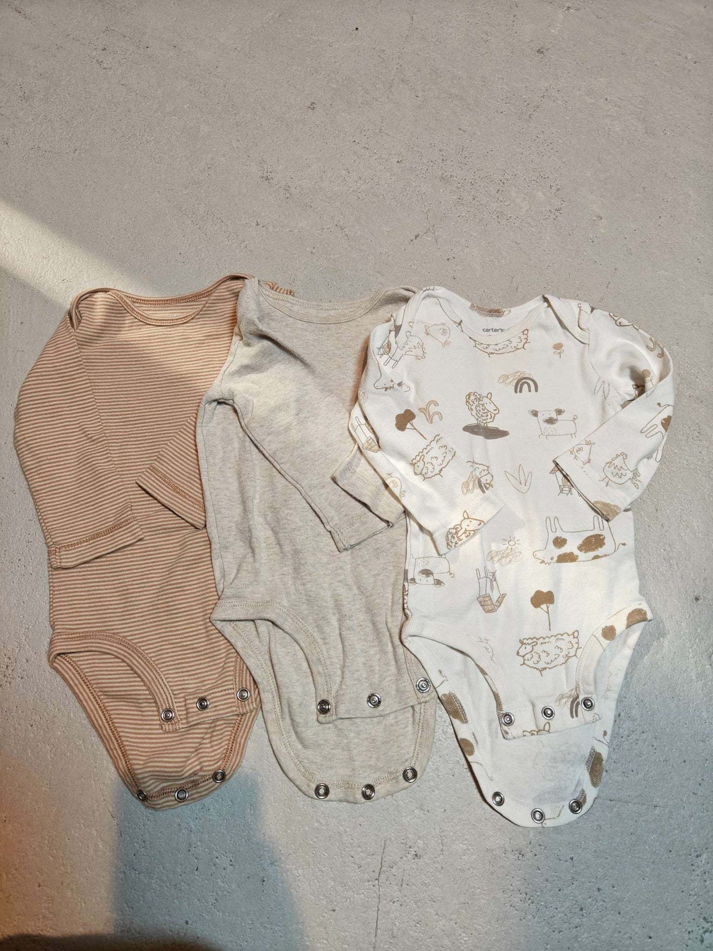 Long sleeve onesies , Kids 9 Month (6-9M)