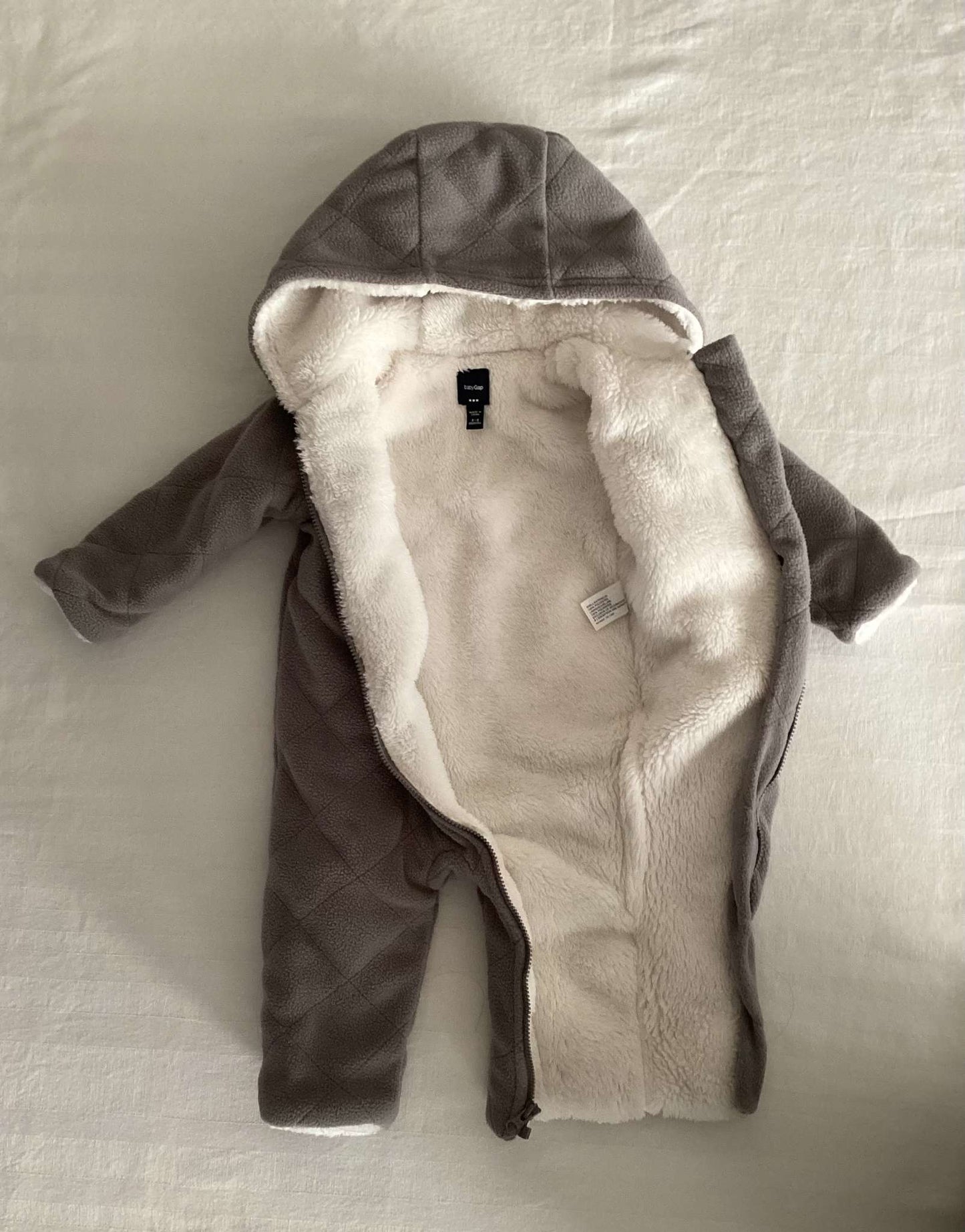 Baby Gap Fleece Full Bodysuit 3-6 months, Kids 6 Month (3-6M)