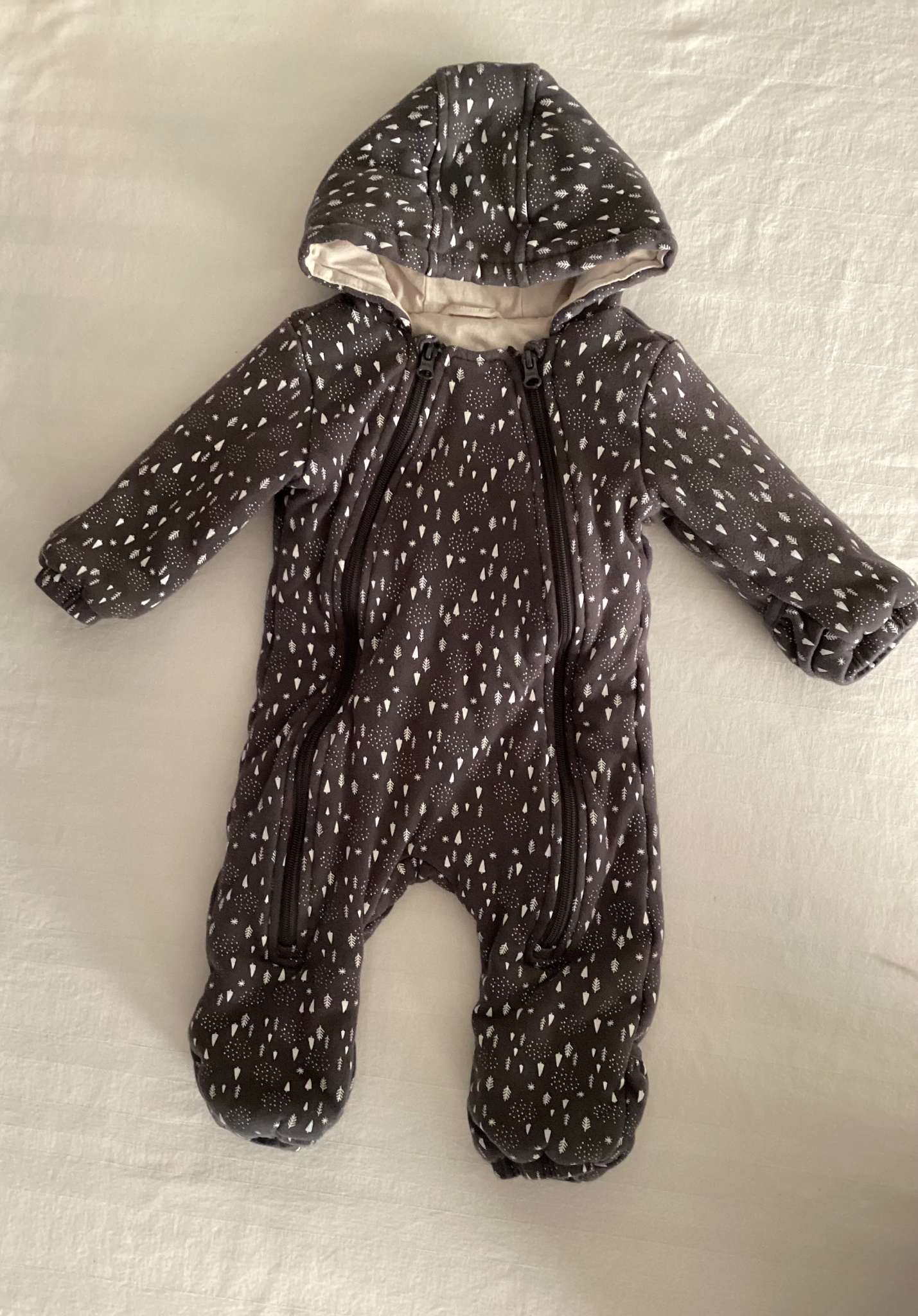 Joe Fresh Full Body Suit 6-9 months, Kids 9 Month (6-9M)