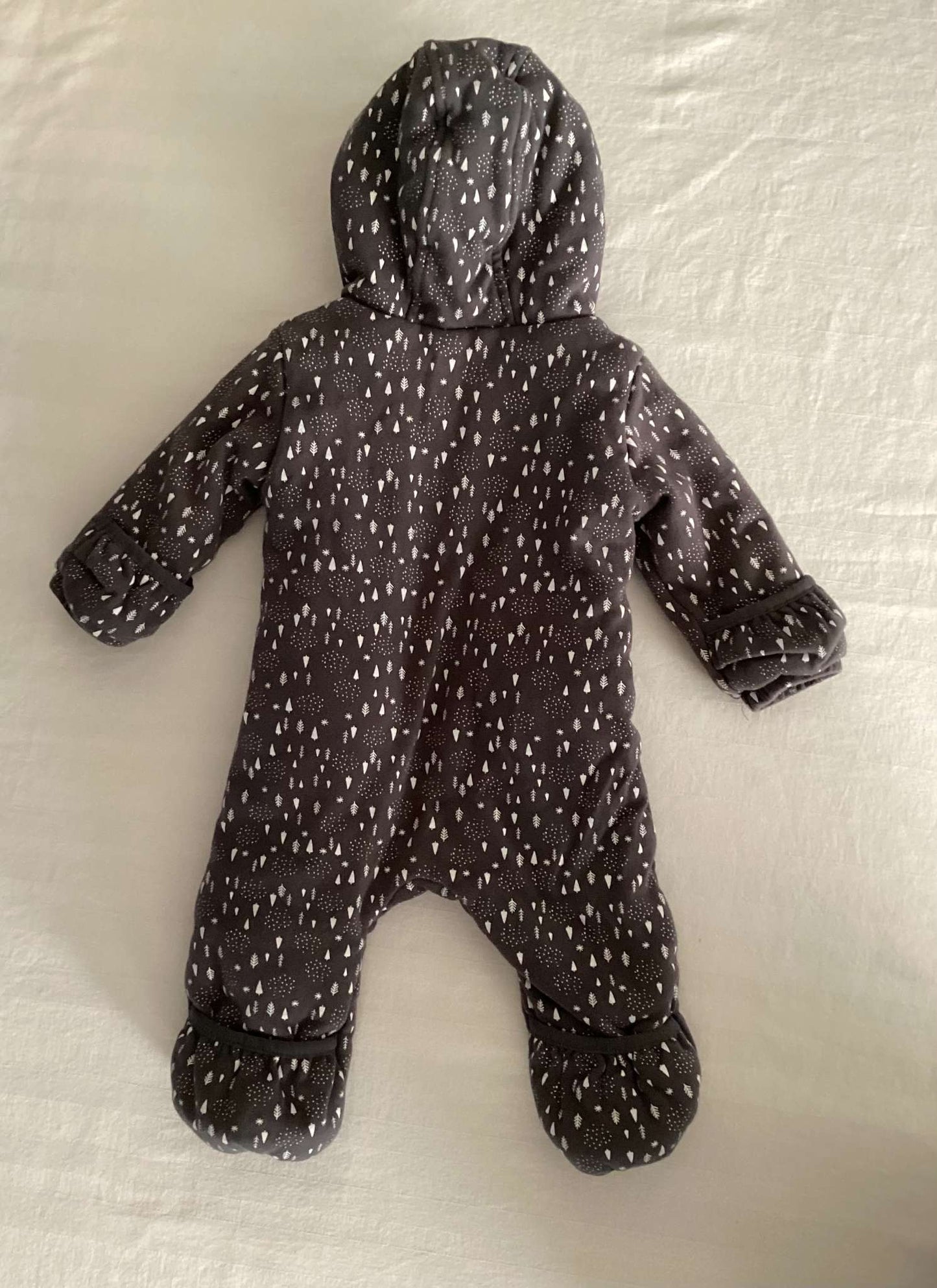 Joe Fresh Full Body Suit 6-9 months, Kids 9 Month (6-9M)