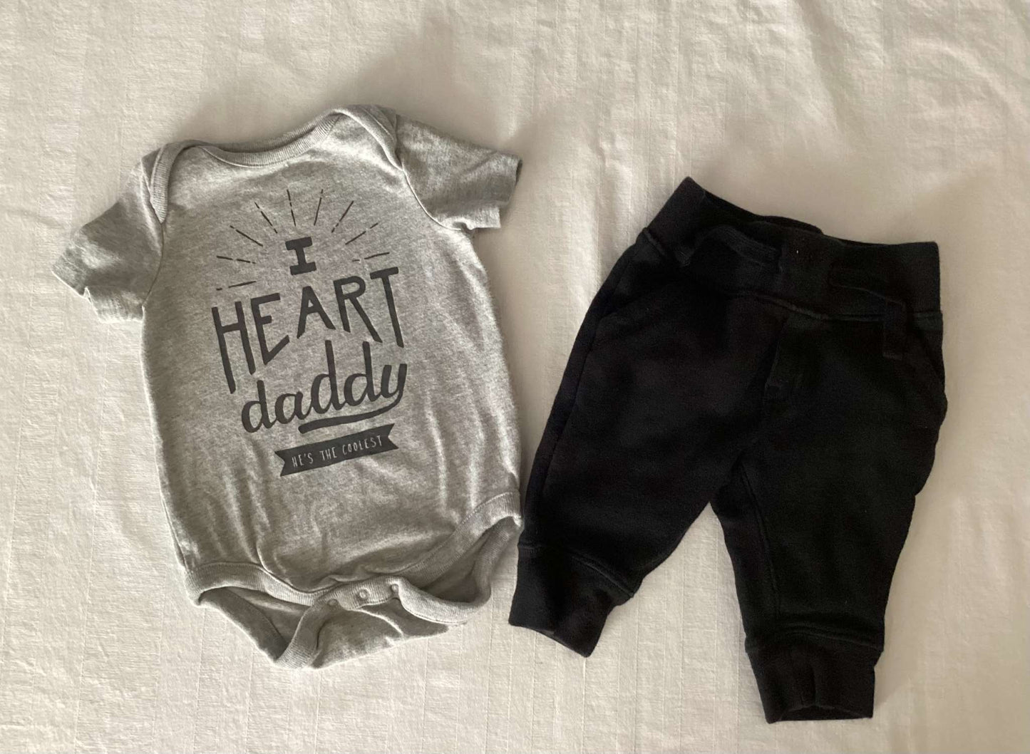 Baby Gap Onesie & Black Sweatpants 3-6 months, Kids 6 Month (3-6M)