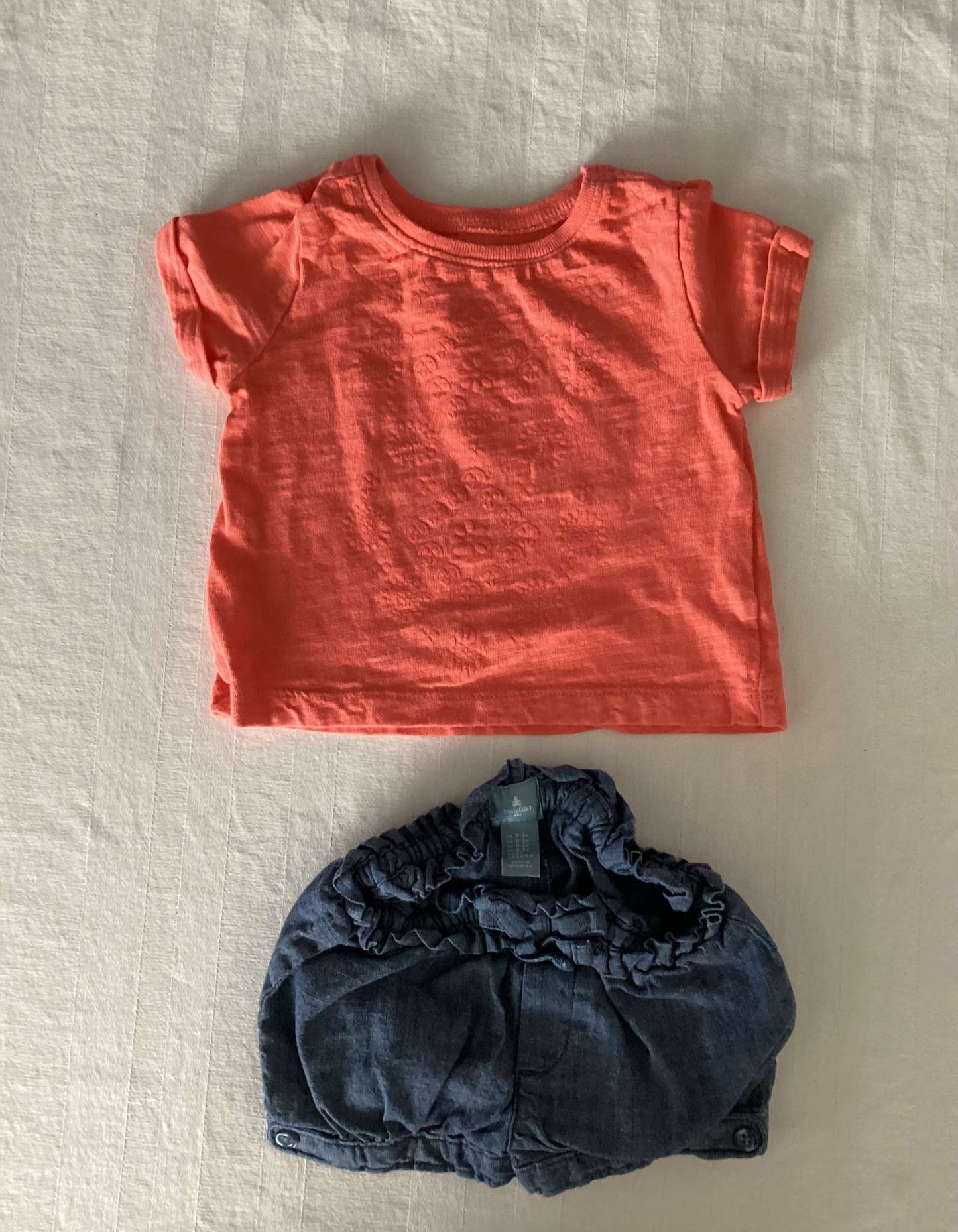 Girls Baby Gap Shorts & Old Navy T-shirt (Bundle of 2) 0-3 months, Kids 3 Month (0-3M)