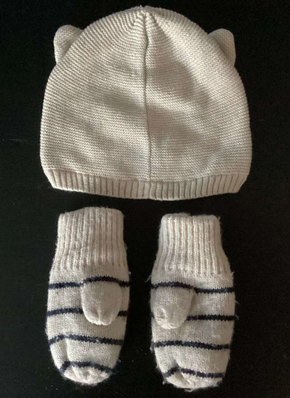 Bundle of 2 Items: Baby Gap Beige Toque & Baby Gap Apple Mittens (18-24 months), Kids 24 Month (18-24M)