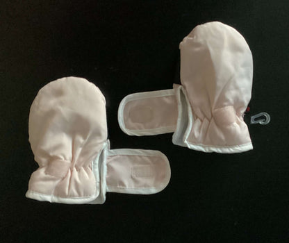 Bundle of 3 Mittens: Baby Gap Fleece White & Pink, 3M Thinsulate Mittens (0-12 months), Kids 12 Month (9-12M)