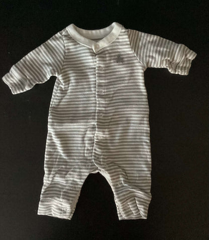 Newborn Bundle of 2: Baby Gap Onesie & Pants (0-3 months), Kids Newborn