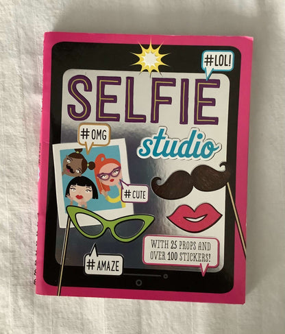 Selfie Studio - With 25 props
