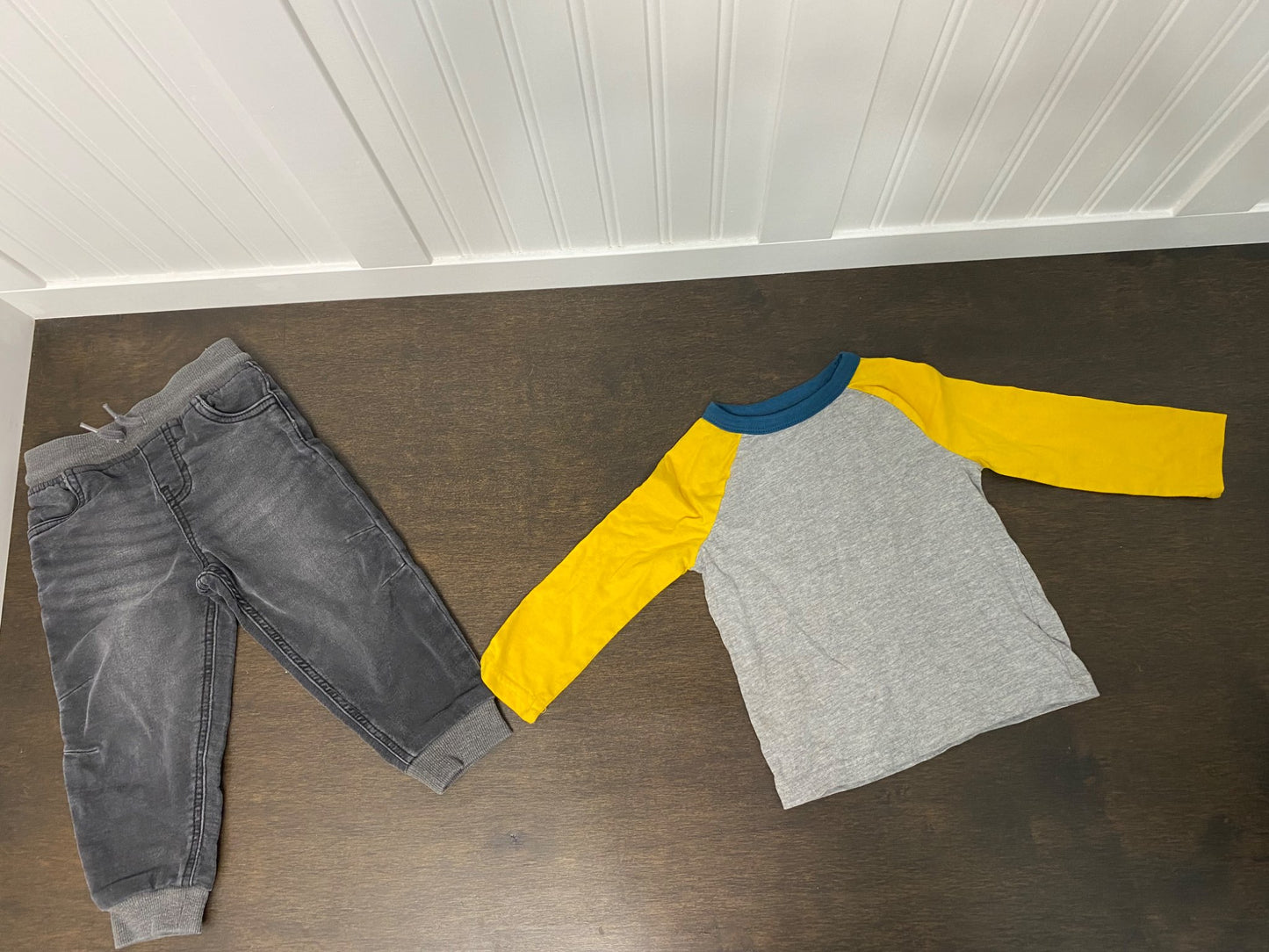2T Boys Clothing Bundle: 1 Grey Jeans & 4 Long-Sleeve Shirts VGUC, Kids 2T