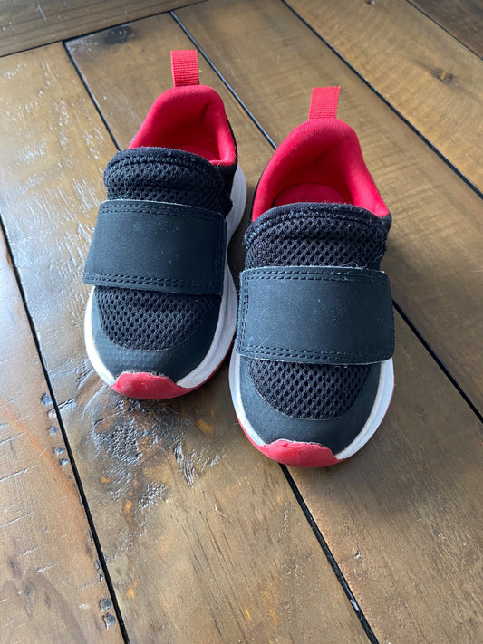 Black and Red Joe Fresh Runners Size 5 Toddler VGUC, Shoes 5 (Walkers:12-24 mth)