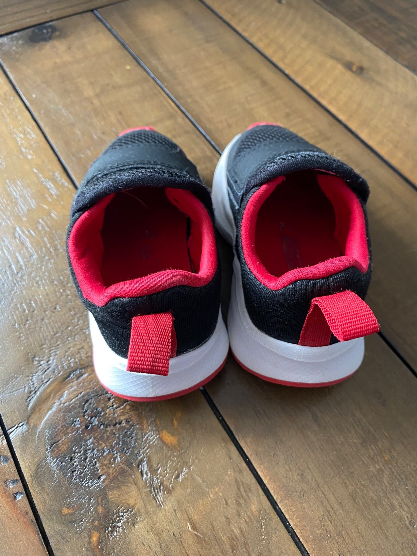 Black and Red Joe Fresh Runners Size 5 Toddler VGUC, Shoes 5 (Walkers:12-24 mth)