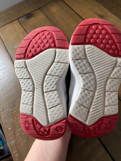 Black and Red Joe Fresh Runners Size 5 Toddler VGUC, Shoes 5 (Walkers:12-24 mth)