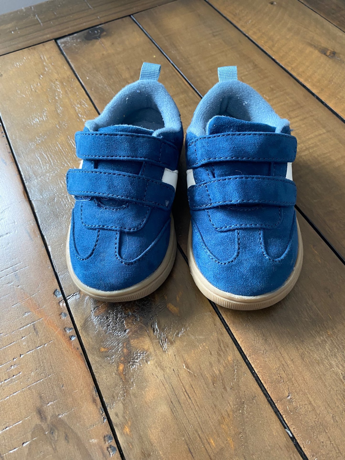 Blue Old Navy Size 6 Toddler Sneakers VGUC, Shoes 6 (Walkers:12-24 mth)