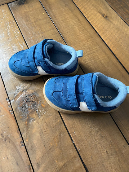 Blue Old Navy Size 6 Toddler Sneakers VGUC, Shoes 6 (Walkers:12-24 mth)