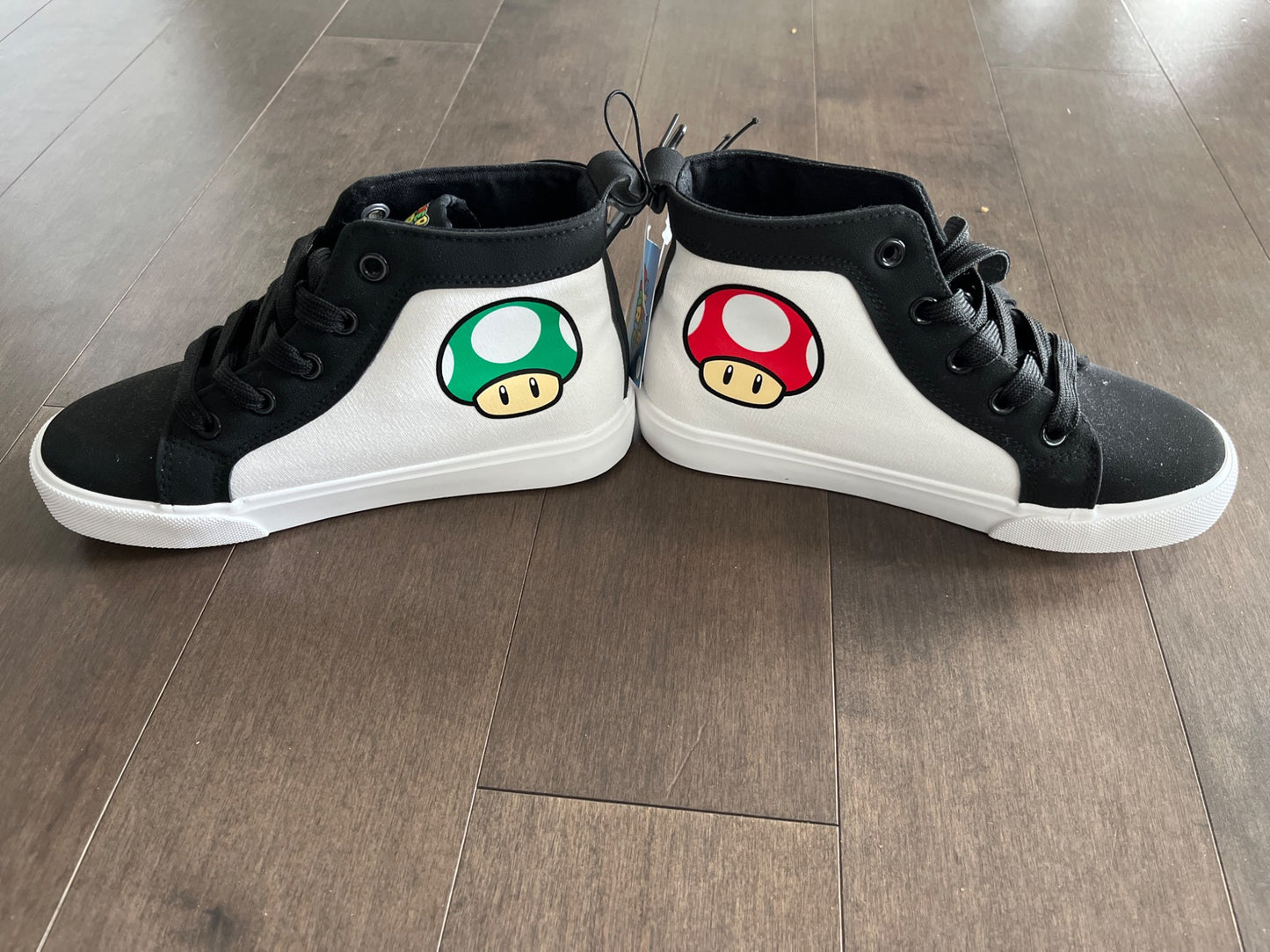 Super Mario High Top Shoes - BNWT - Sz 2, Shoes 2 (Kids:4-8yr)