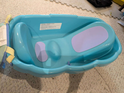 Baby bathtub with newborn hamock insert