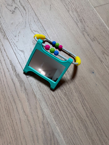 Mobi Peeka Mirror