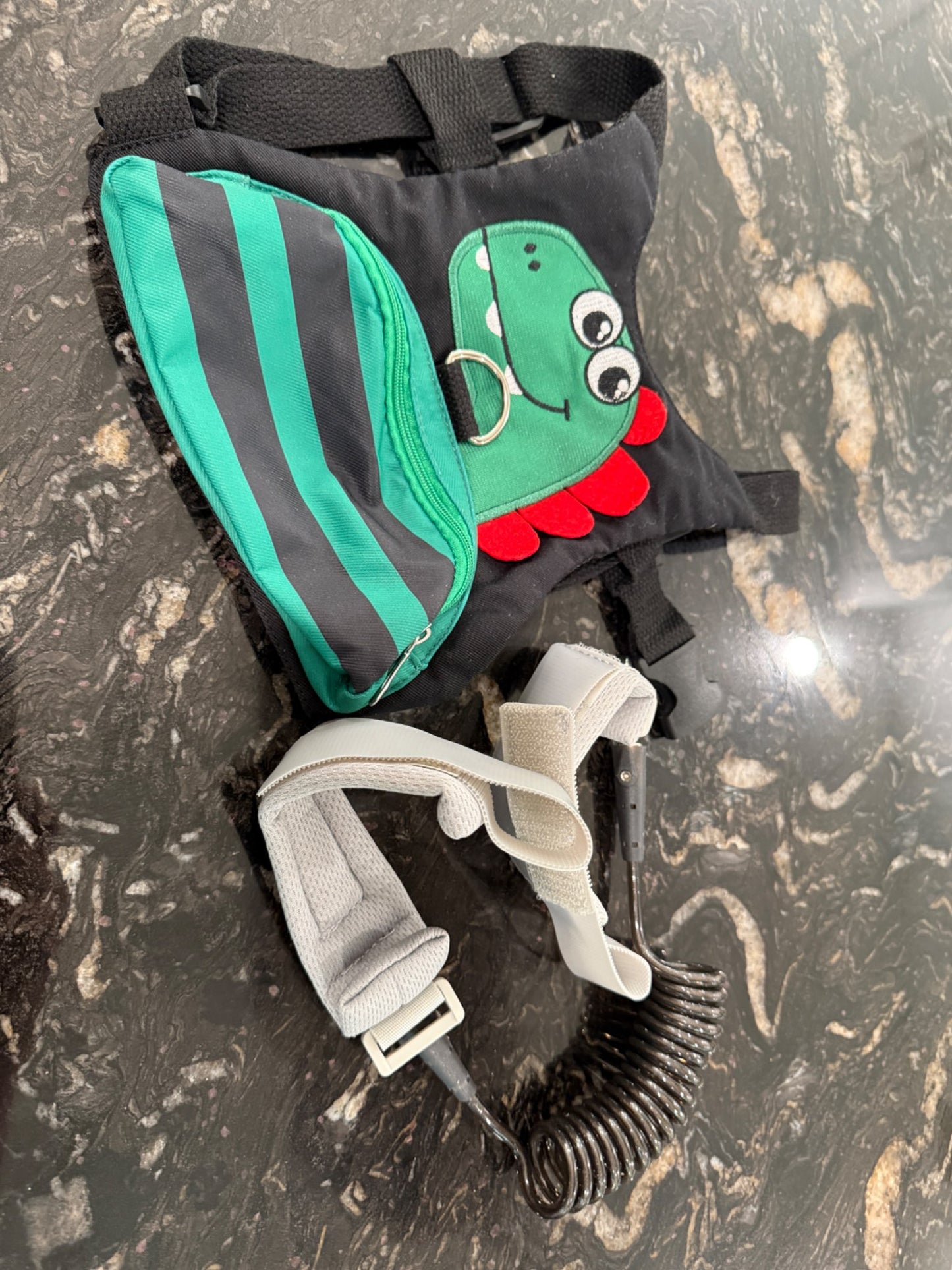Toddler backpack leash
