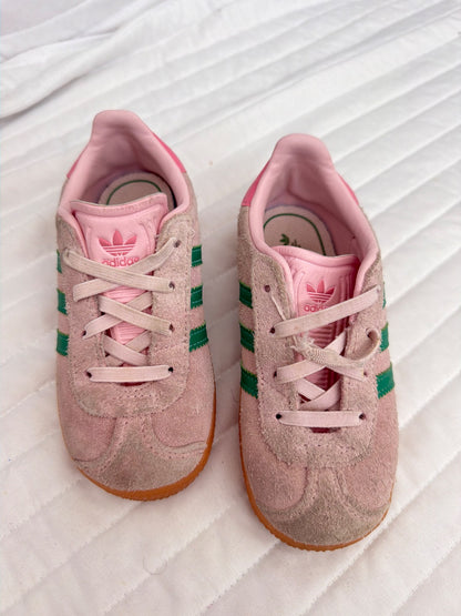 Adidas pink , Shoes 9.5 (Toddler:2-4yr)