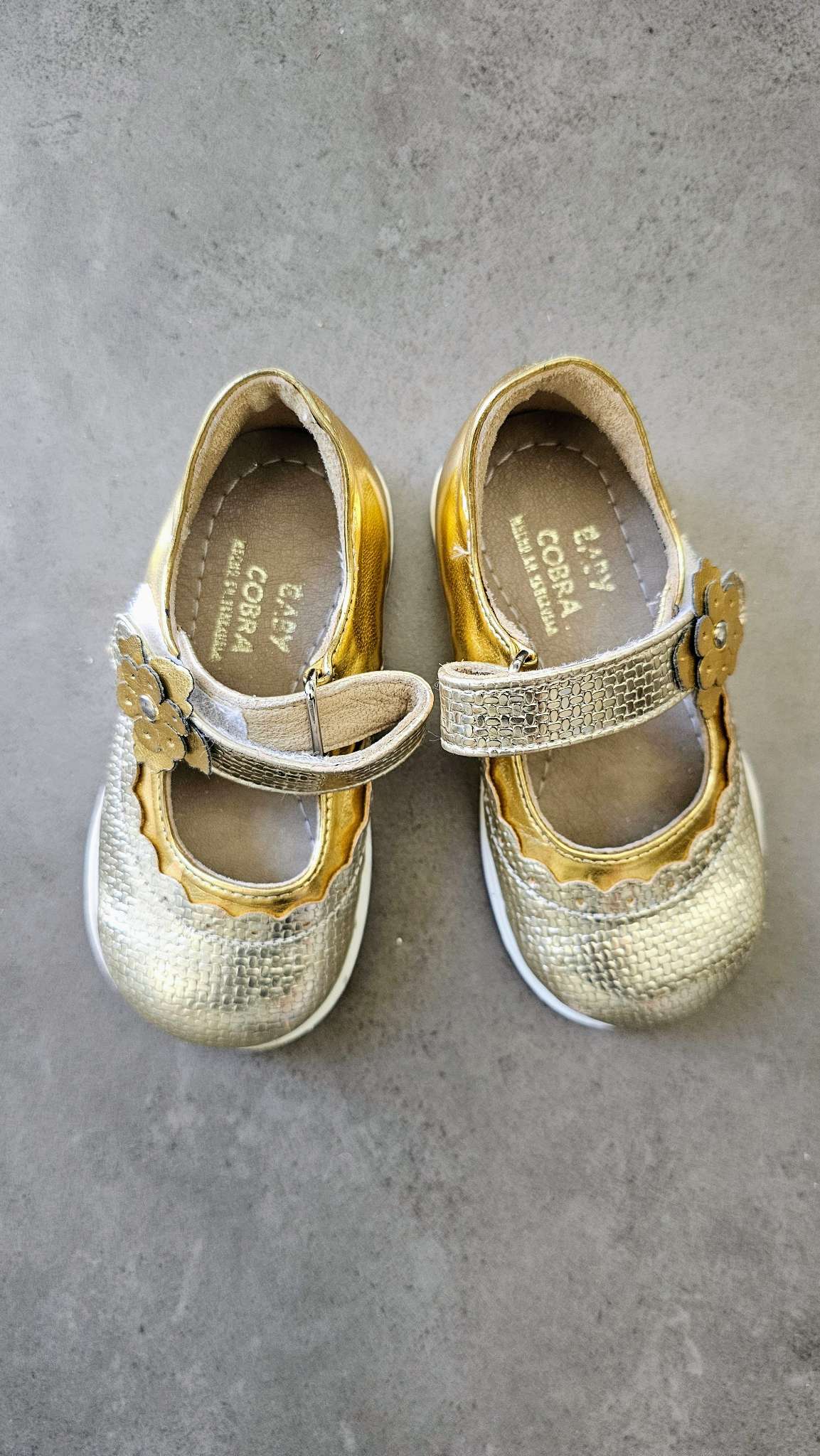 Baby Cobra Girls Gold Metallic Dress Shoes – size 5, Shoes 5 (Walkers:12-24 mth)