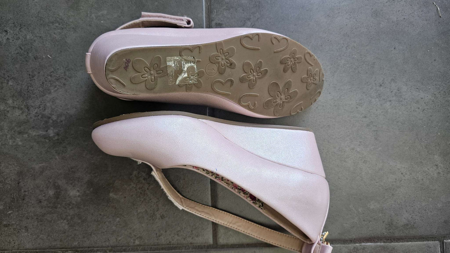 Kelly & Katie Girls Pink Mary Jane Shoes with Small Heel, Shoes 1 (Kids:4-8yr)
