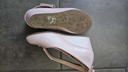 Kelly & Katie Girls Pink Mary Jane Shoes with Small Heel, Shoes 1 (Kids:4-8yr)