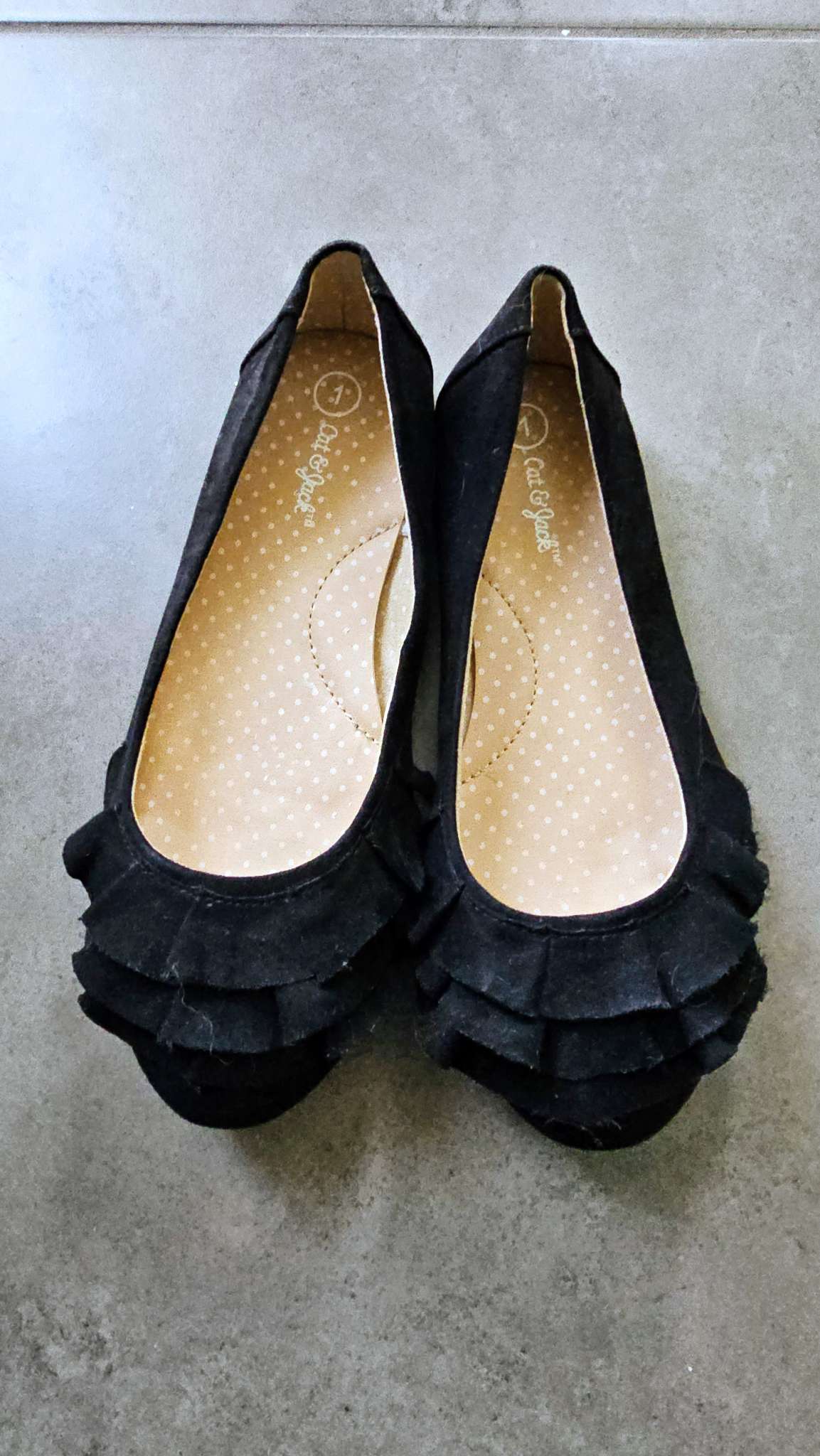 Cat & Jack Girls Black Ruffle Flats – Size 1, Shoes 1 (Kids:4-8yr)
