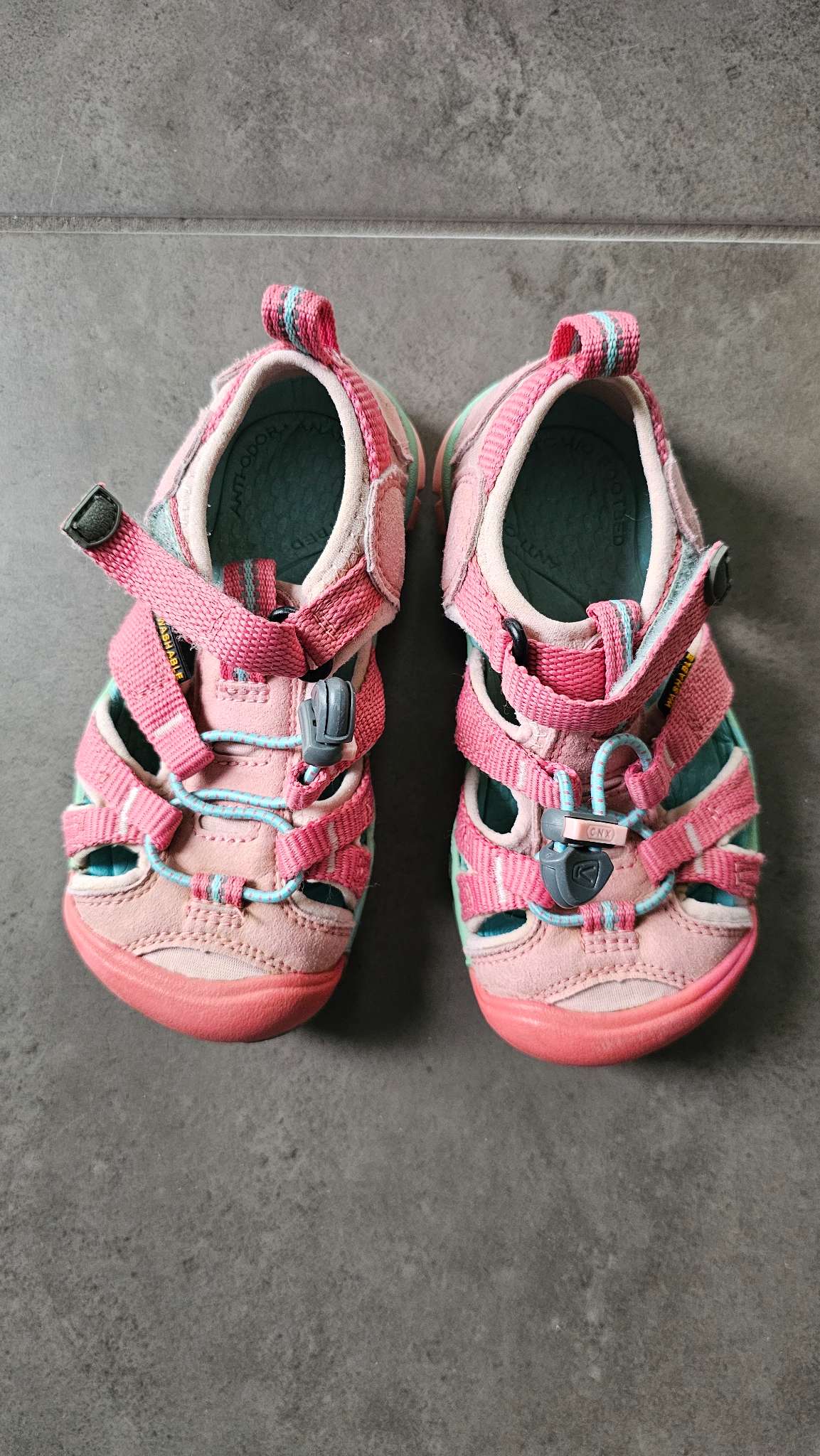 Keen Pink Closed-Toe water shoes (Size 9), Shoes 9 (Toddler:2-4yr)