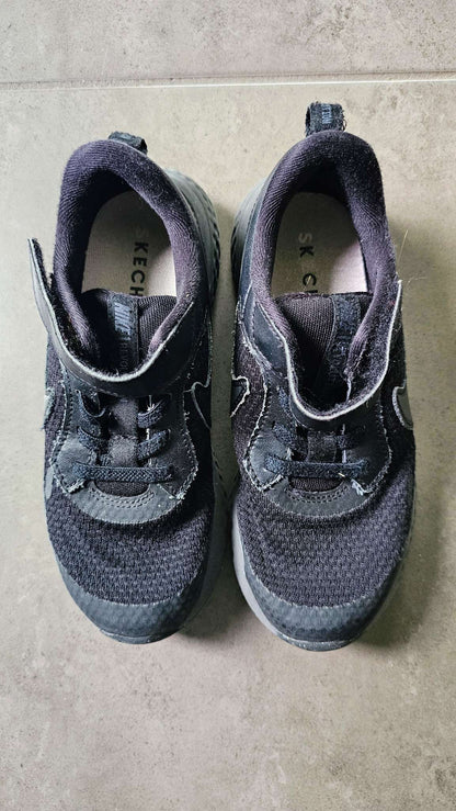 Nike Black Velcro Sneakers (Size 13), Shoes 13 (Kids:4-8yr)