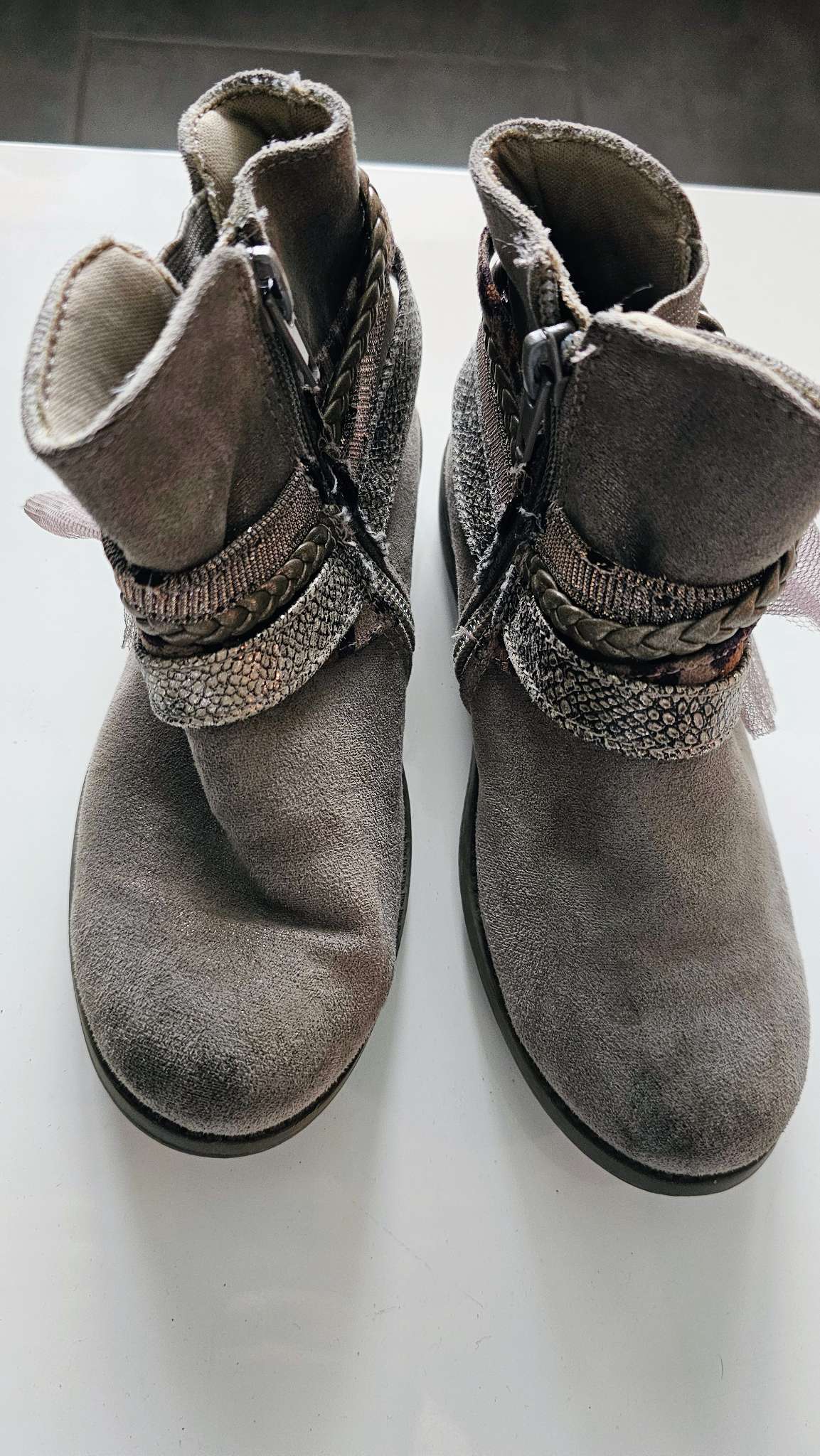 Maggie & Zoe Taupe Bow Ankle Boots (Size 12), Shoes 12 (Toddler:2-4yr)