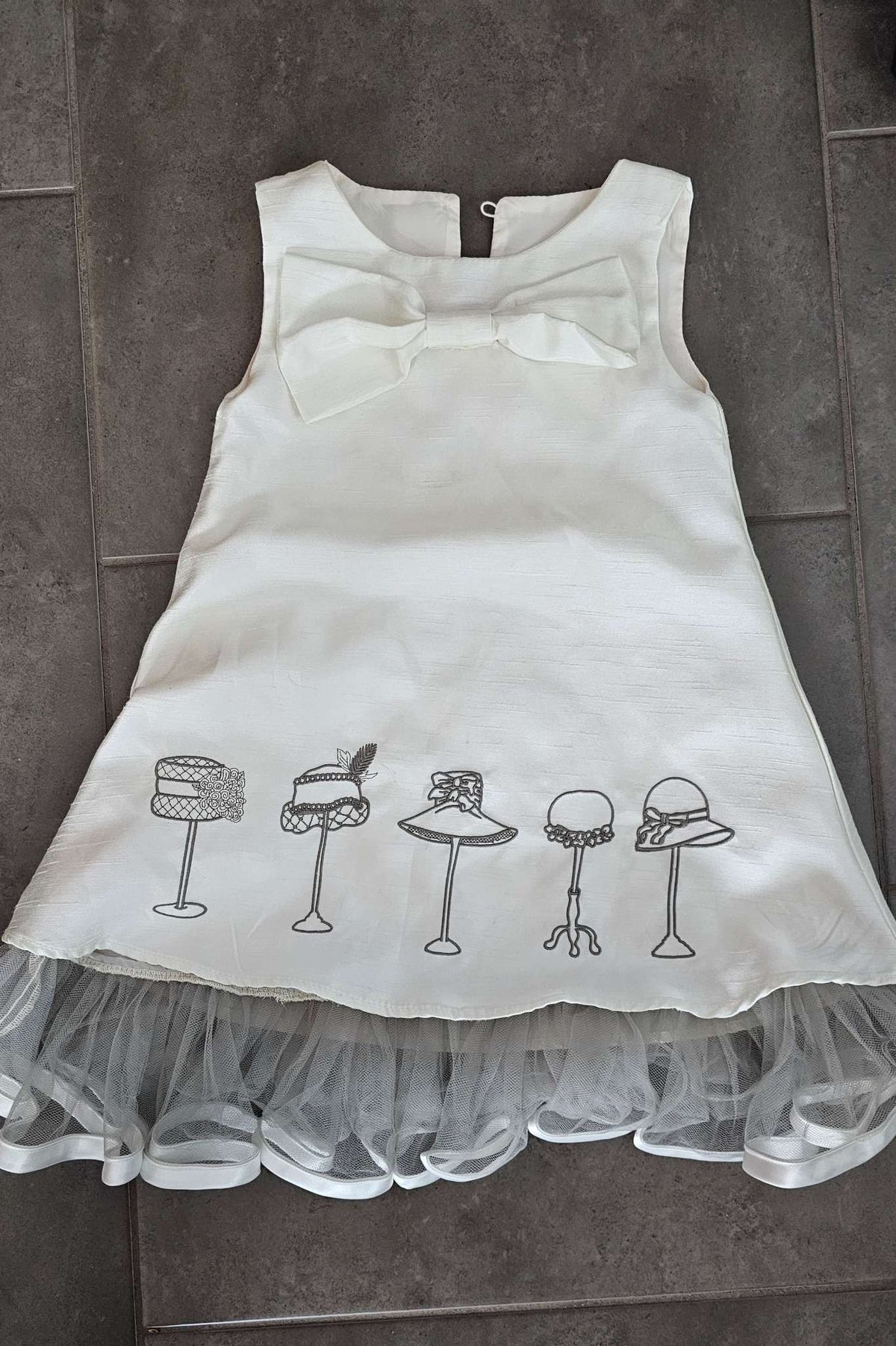 Persnickety White Hat-Print Bow Dress (Size 4), Kids 4/4T