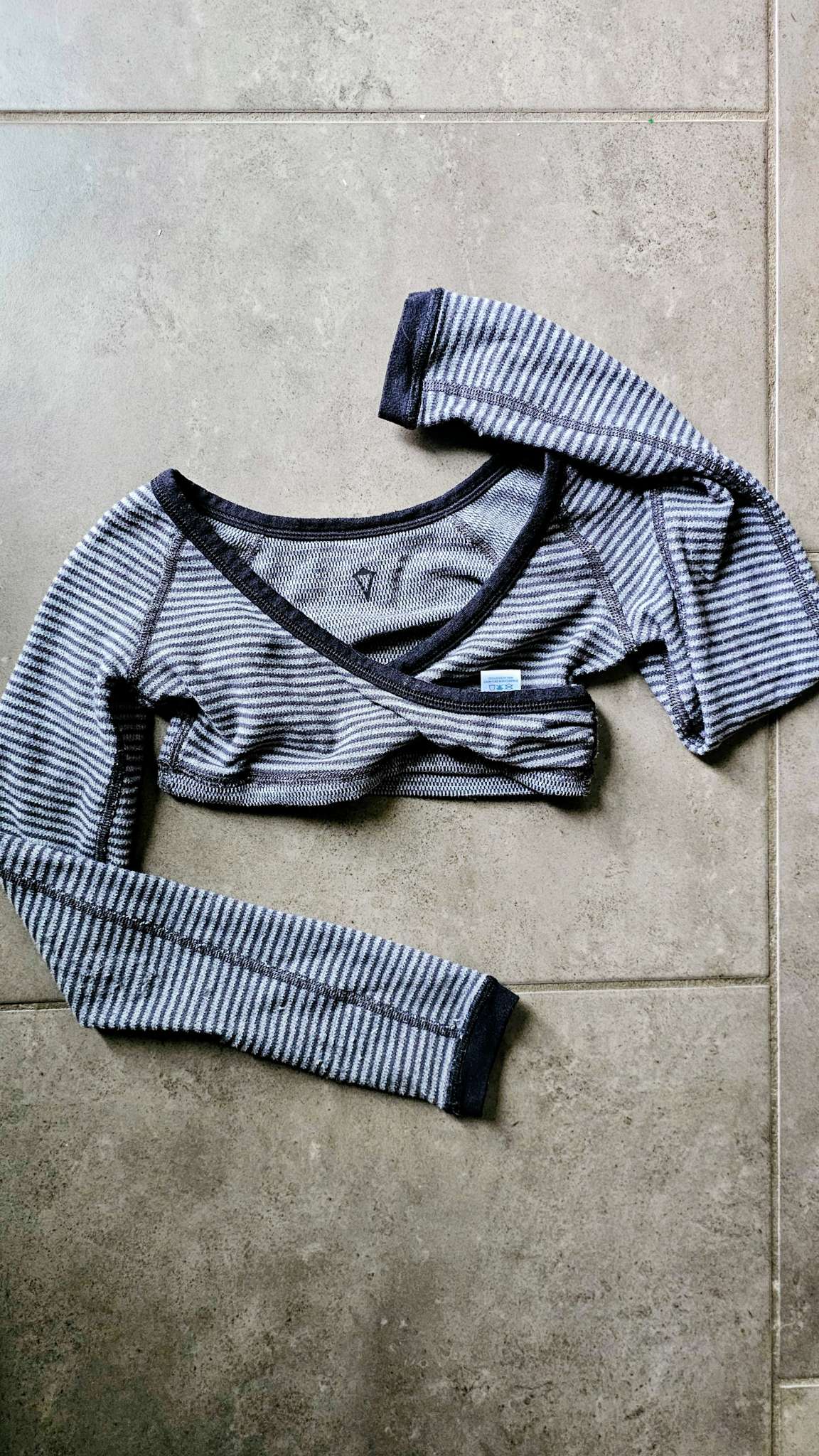 Iviva Girls Striped Cross-Back Crop Top - size 5, Kids 5/5T