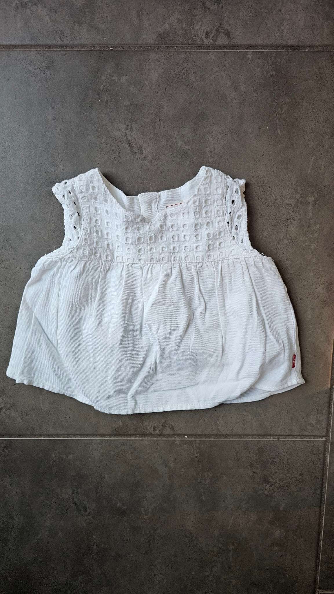 Levi’s White Eyelet Sleeveless Top (12 Months), Kids 12 Month (9-12M)