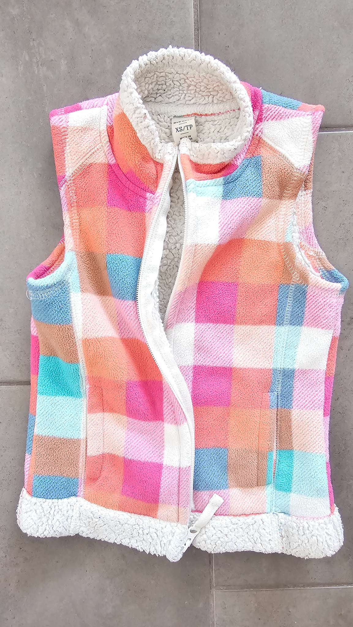 Old Navy Girls Plaid Fleece Vest - size 5, Kids 5/5T