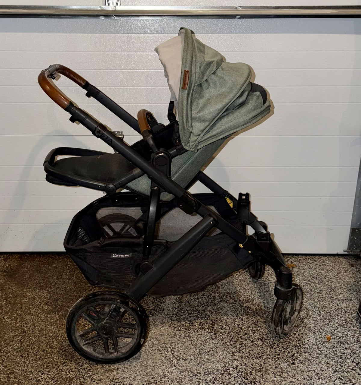 Uppa Baby Vista v2 Stroller in Gwen