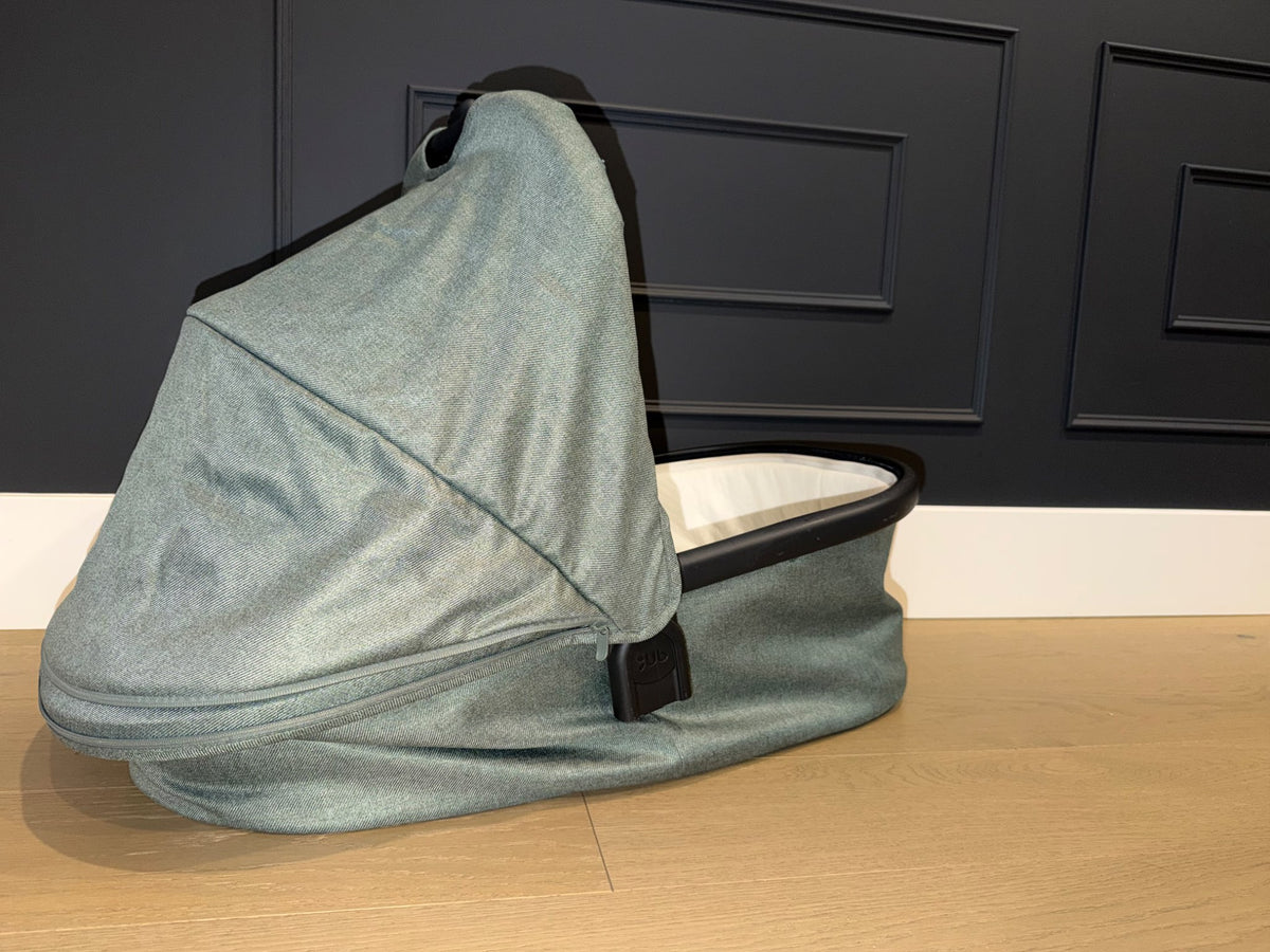 Uppa Baby Bassinet in Gwen v2