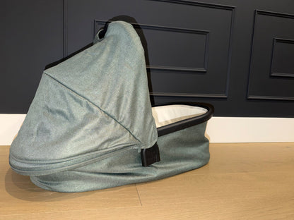 Uppa Baby Bassinet in Gwen v2