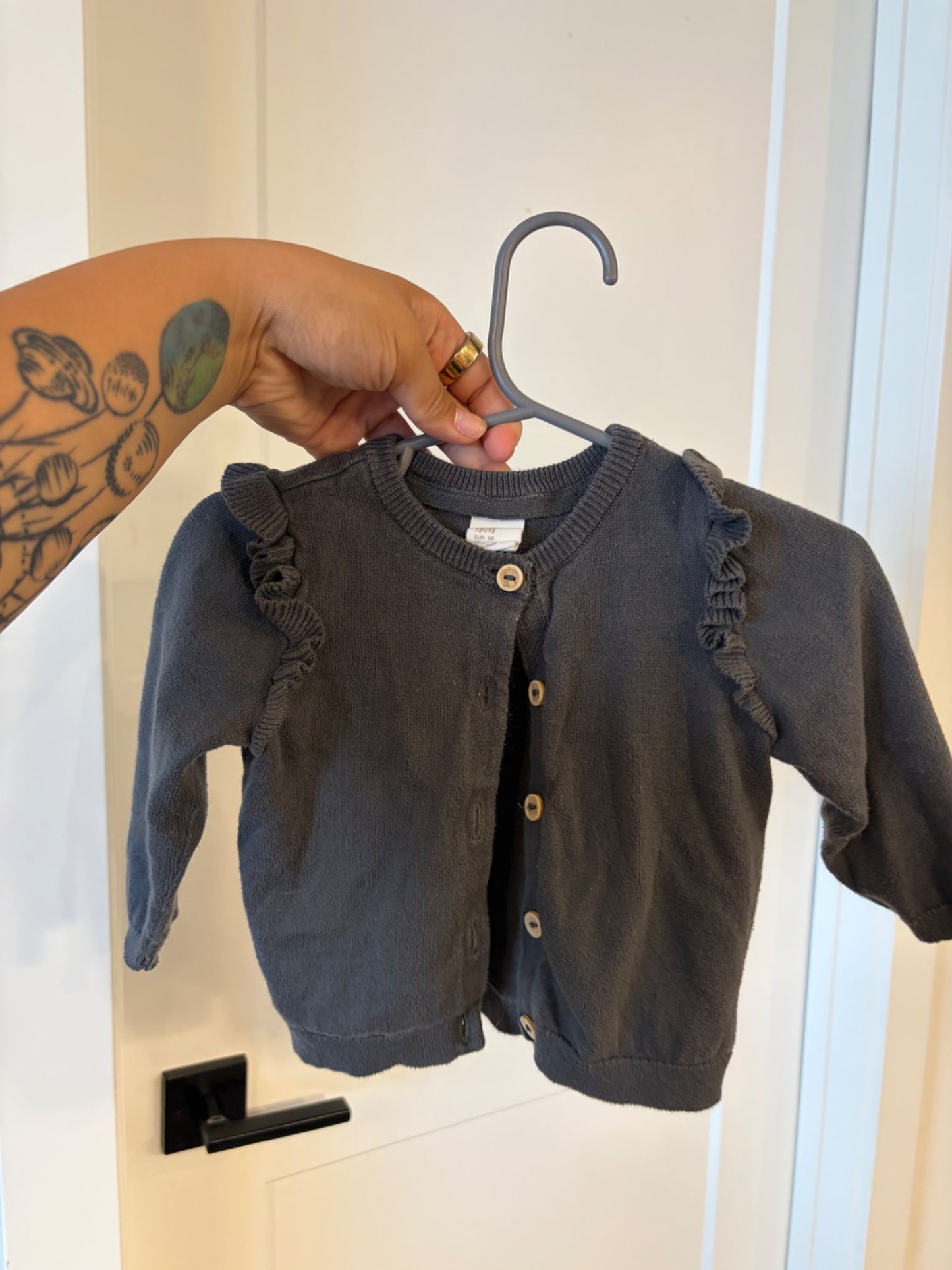 H&M cardigan, ruffle shoulders , Kids 12 Month (9-12M)