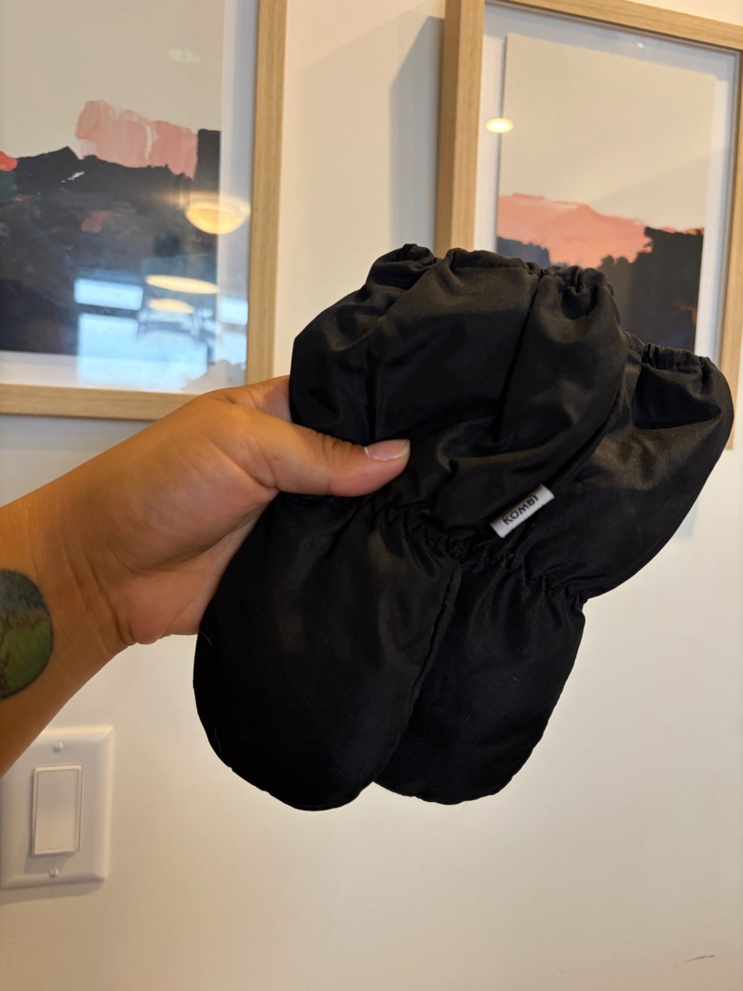 Kombi black infant mitts, slip on, no thumb , Kids 12 Month (9-12M)