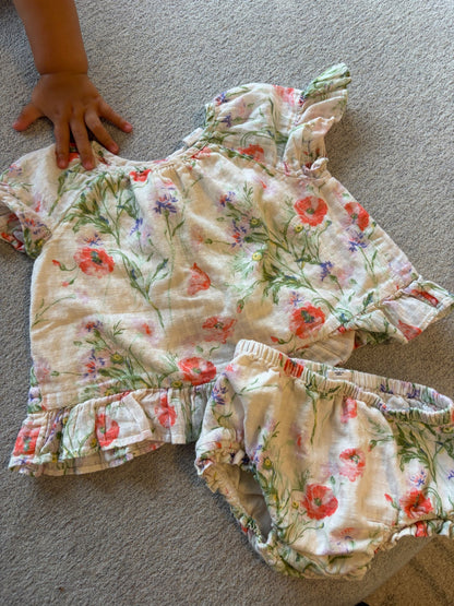 baby gap, open back 2 piece floral set. 12-18M, Kids 18 Month (12-18M)