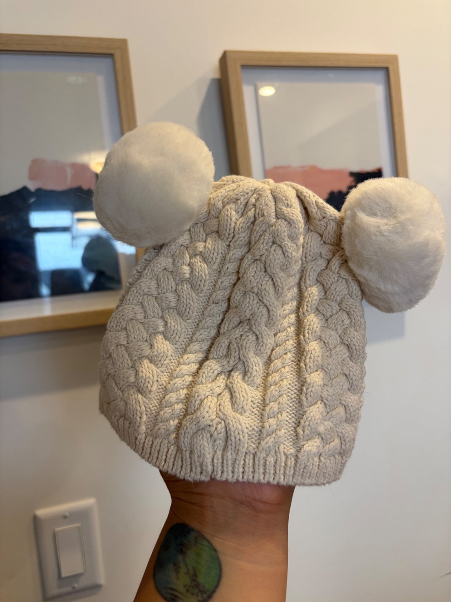 baby gap oatmeal pom pom toque, 6M