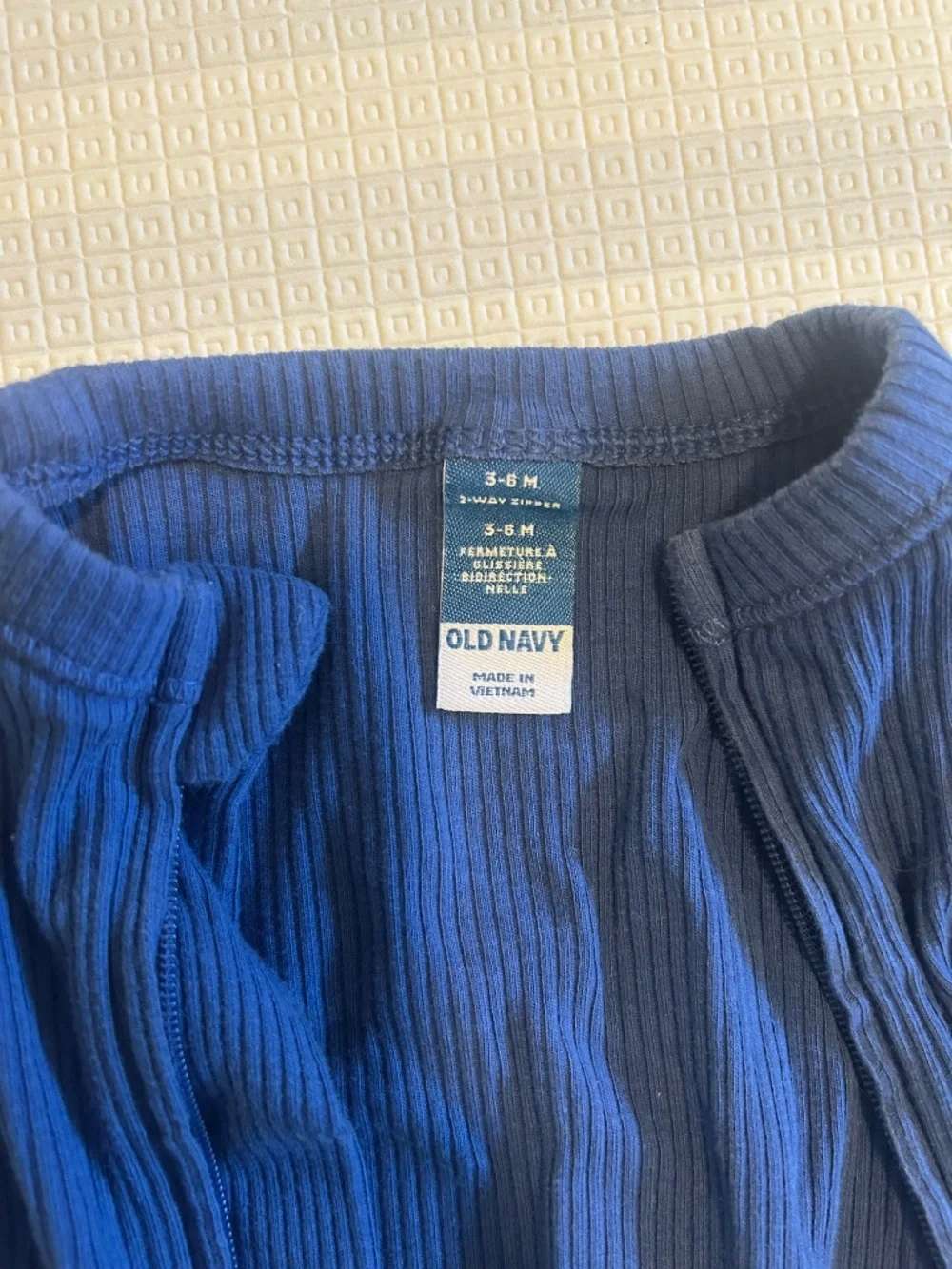 Old Navy ribbed footie with two way zipper, Kids 6 Month (3-6M)