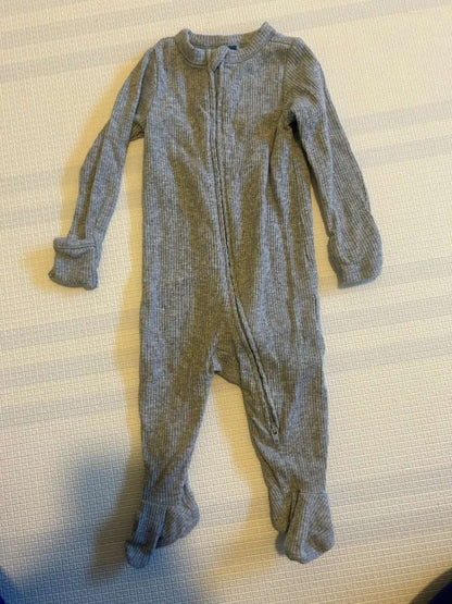 Old Navy Ribbed Footie with Two Way Zipper, Kids 6 Month (3-6M)