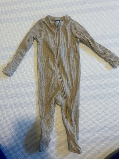 Old Navy beige ribbed footie with two way zipper, Kids 6 Month (3-6M)