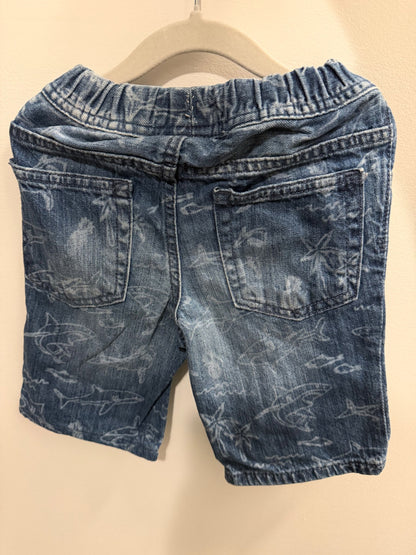 2 pieces bundle - Nike T-shirt and Short Jean - 4T, Kids 4/4T