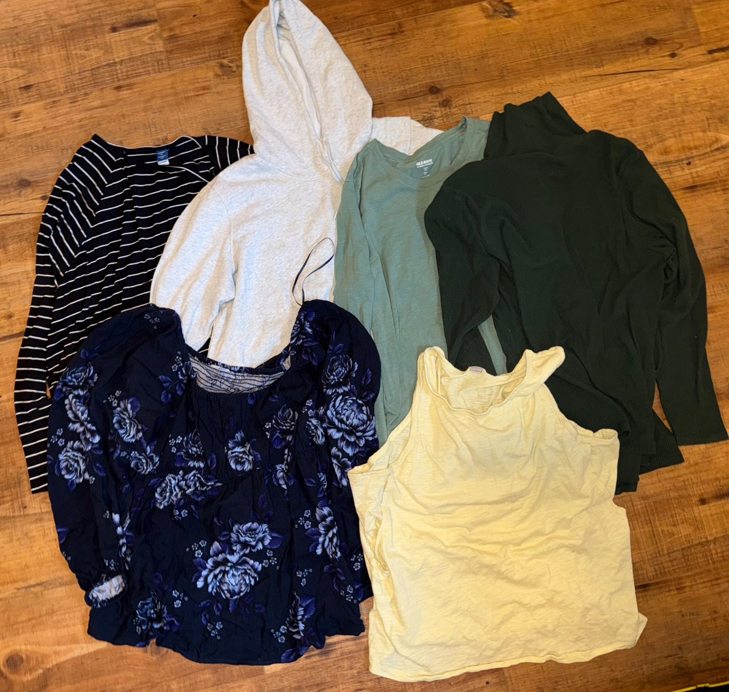 XL/XXL Old Navy Maternity/Nursing Bundle, Maternity 2XL+ (18+)