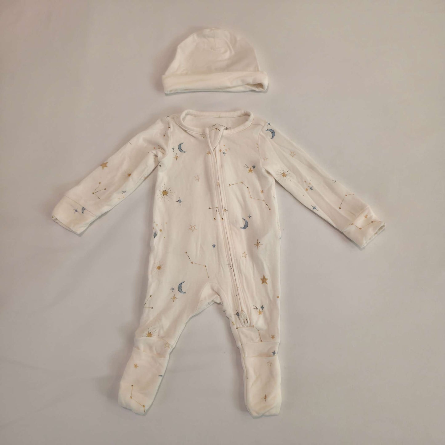 NB stars Carter's purley soft 2-Way Zip Sleeper and hat, Kids Newborn