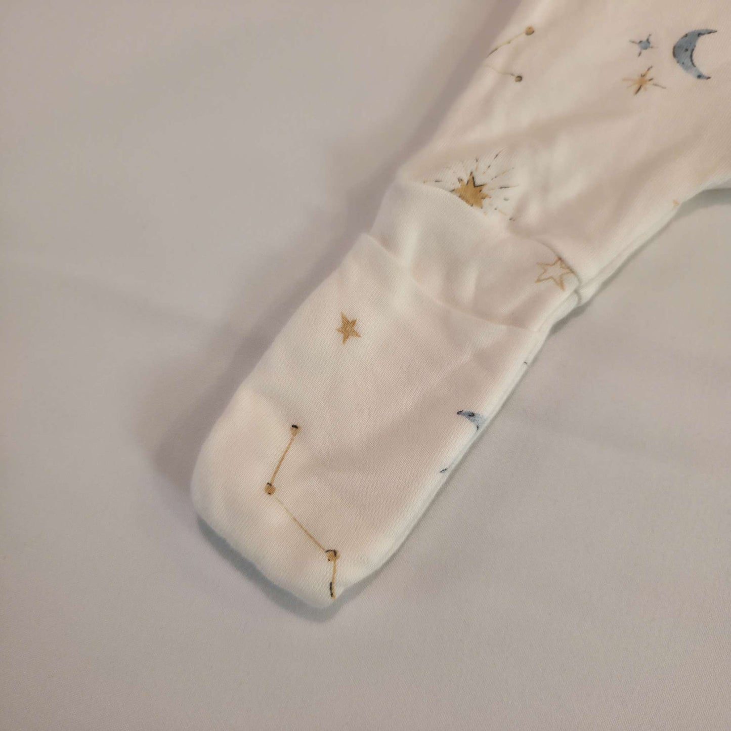 NB stars Carter's purley soft 2-Way Zip Sleeper and hat, Kids Newborn