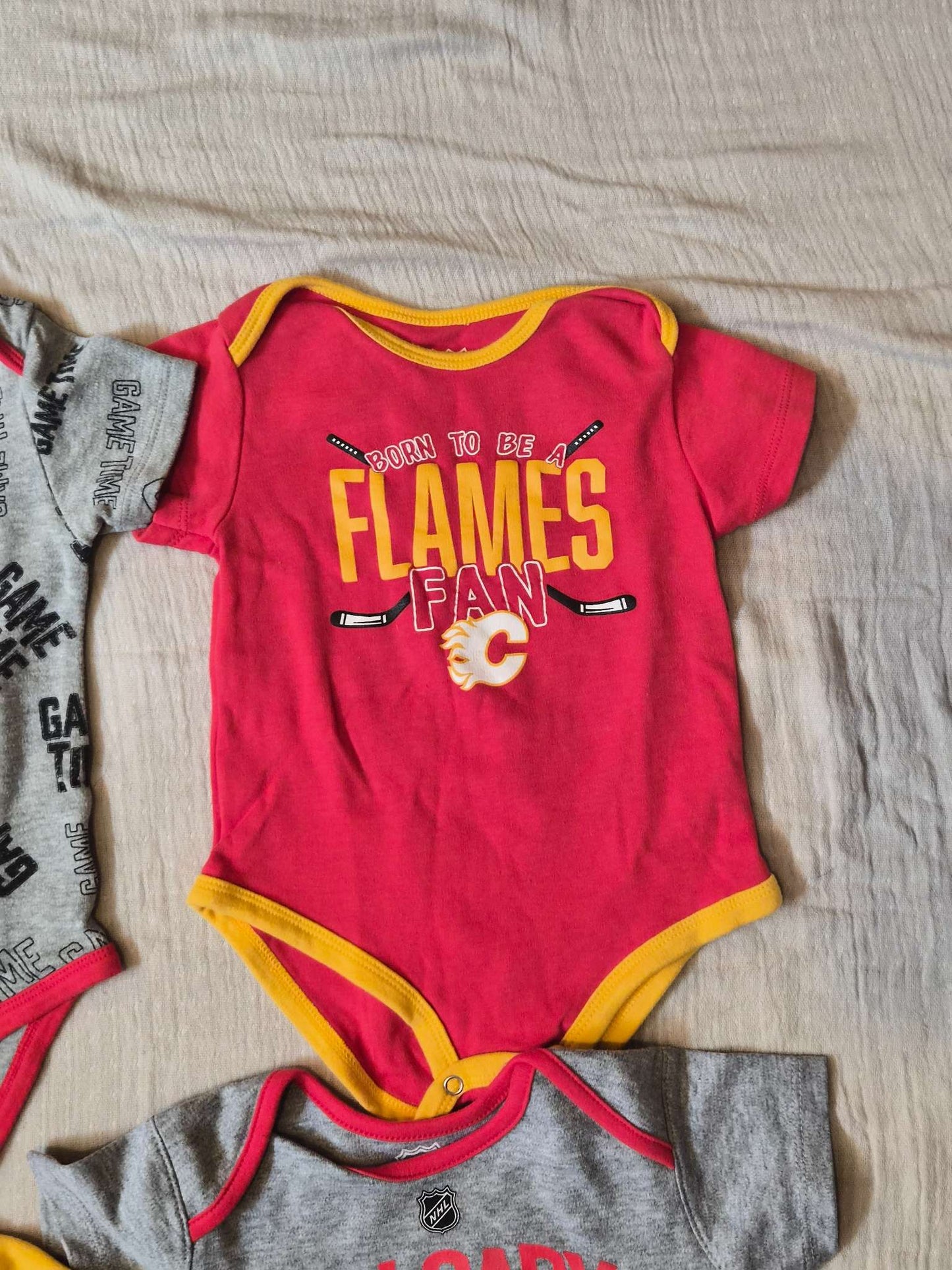 24M Calgary Flames NHL Baby Onesies 4-Pack Bundle, Kids 24 Month (18-24M)